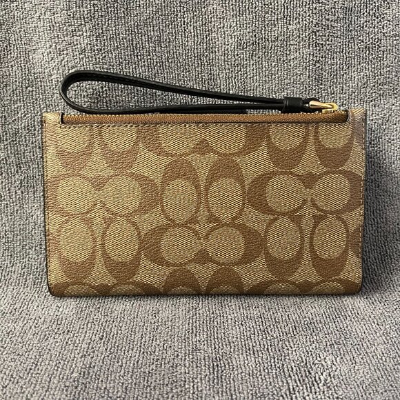NWOT Coach Phone Tech Wallet with Colorblock Signature Canvas and Wrist Strap - Picture 2 of 6